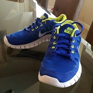 Nike Free 5.0  size 6 youth